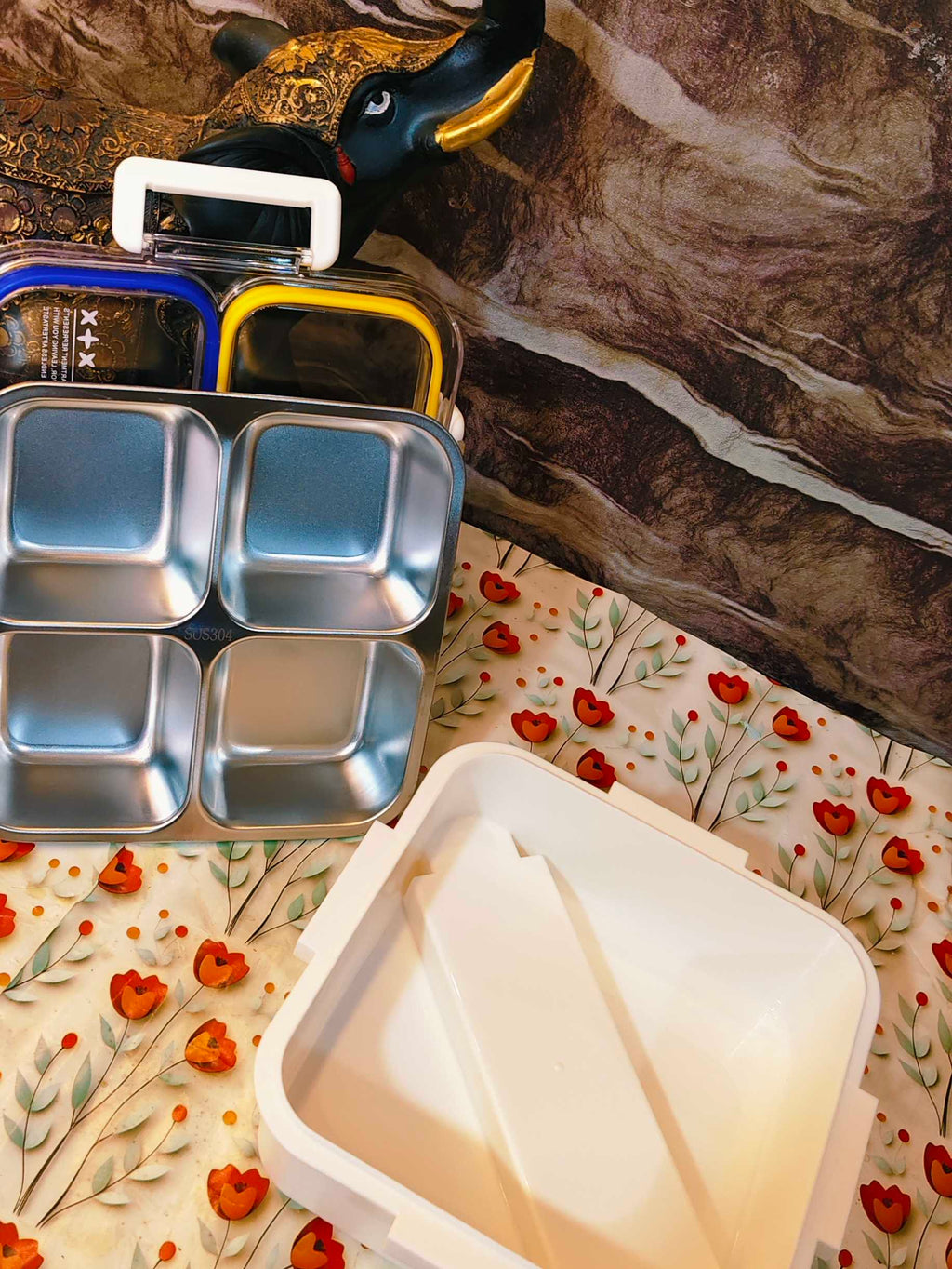4-Compartment lunchbox|Leakproof|Insulated lunchbox|With cutlery at bottom|SUS 304|kiidzkornerz