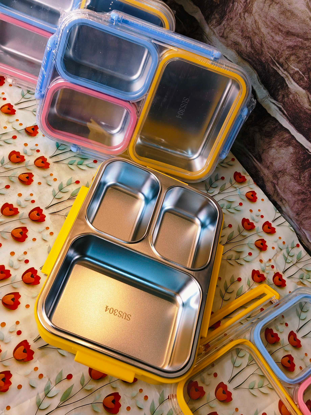 3-Compartment lunchbox|Leakproof lunchbox|Insulated Stainless steel|1000ml|kiidzkornerz