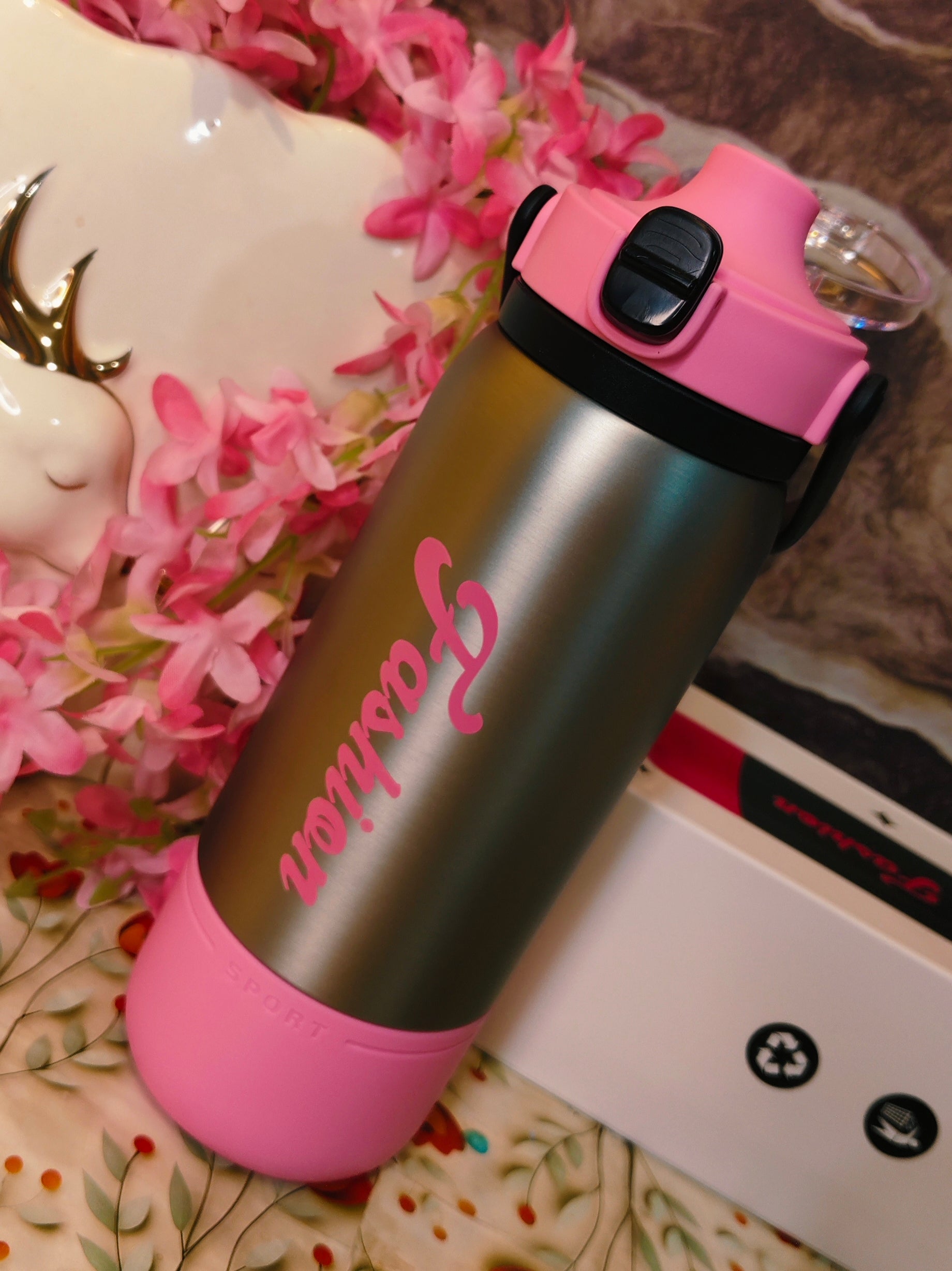 Fashion bottles|570ml|Insulated|100%leak proof|With a cup|2dual sip|kiidzkornerz