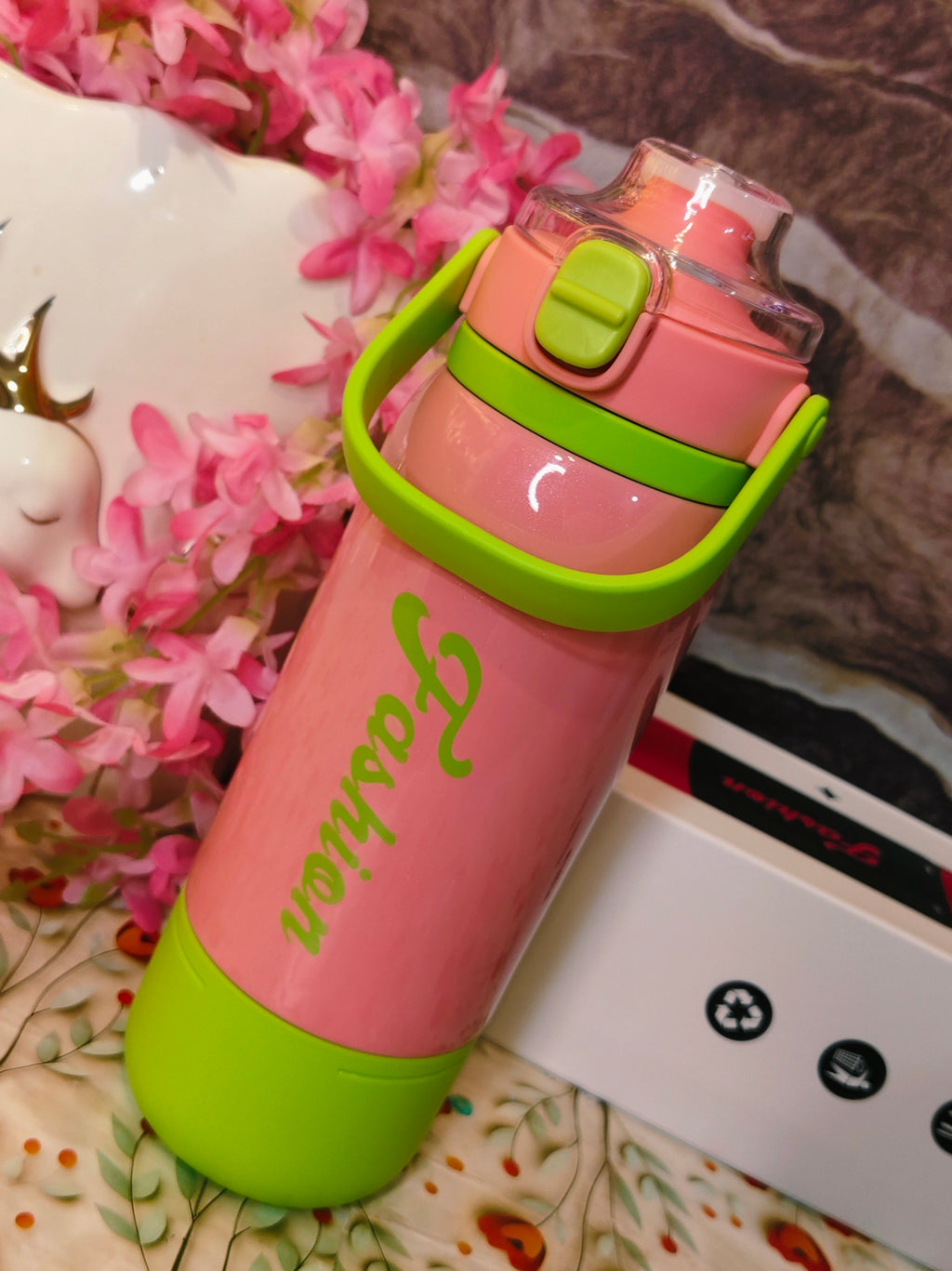 Fashion bottles|570ml|Insulated|100%leak proof|With a cup|2dual sip|kiidzkornerz