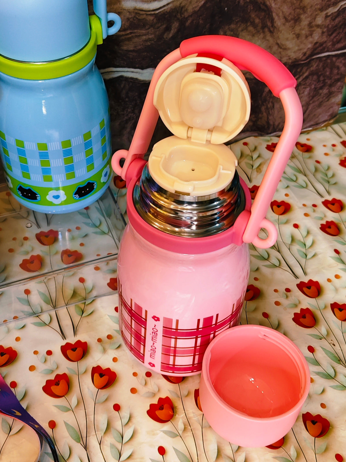 600ml flask|Insulated| Leakproof|With cup |Belt|Free charm| kiidzkornerz