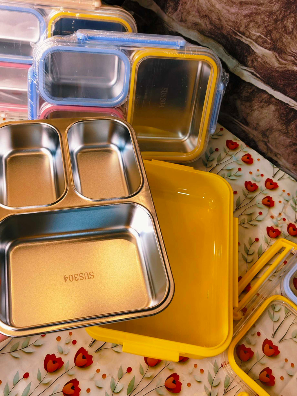 3-Compartment lunchbox|Leakproof lunchbox|Insulated Stainless steel|1000ml|kiidzkornerz