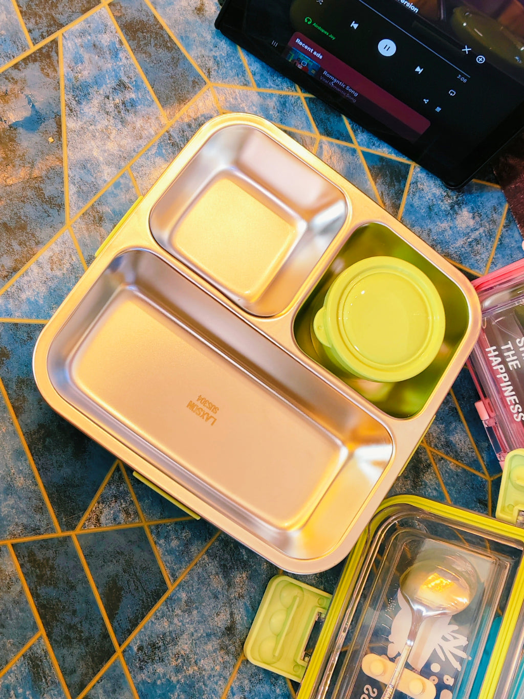 Big Bite 🍱 Bento|Insulated|Spill proof|3-Compartment|Free Cutlery |FREE Small Box